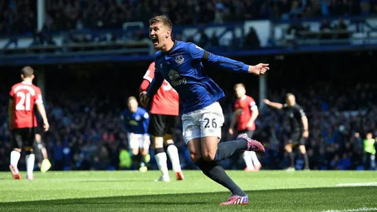 Everton bất ngờ đè bẹp Manchester United 3-0