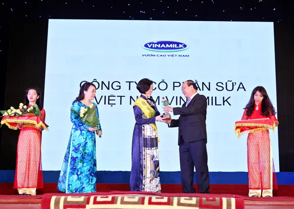 Vinamilk được vinh danh thương hiệu vàng thực phẩm Việt Nam năm 2014
