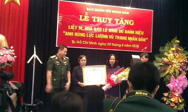 Lễ truy tặng liệt sĩ - nhà báo Lê Đình Dư danh hiệu  Anh hùng Lực lượng vũ trang nhân dân 