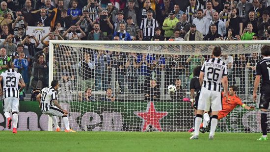 Juventus đánh bại Real Madrid nhờ sô diễn của Tevez