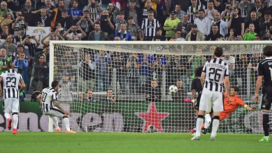 Juventus đánh bại Real Madrid nhờ sô diễn của Tevez