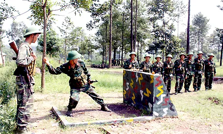 Đoàn đại biểu TPHCM thăm và tặng quà tân binh đợt 1 năm 2015
