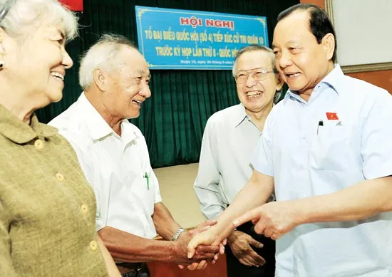Tin TPHCM ngày 12/05/2015: Đại biểu Quốc hội tiếp xúc cử tri quận 10