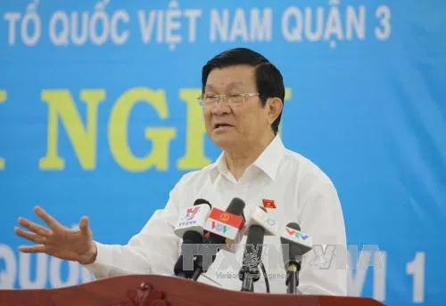 Chủ tịch nước Trương Tấn Sang tiếp xúc cử tri quận 3