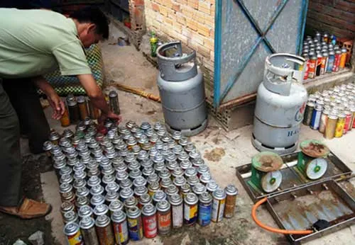 Nguy hiểm khôn lường từ sang chiết gas lậu