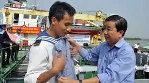 Gần 10.000 khăn len gửi tặng chiến sĩ đang công tác ngoài biển đảo