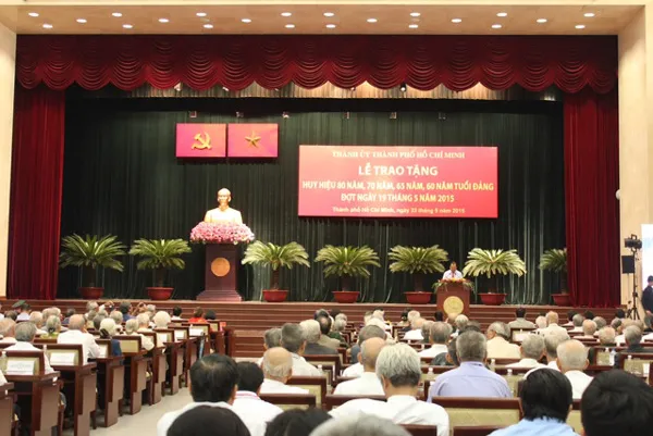 Luôn giữ vững đạo đức cách mạng, là tấm gương sáng cho thế hệ trẻ