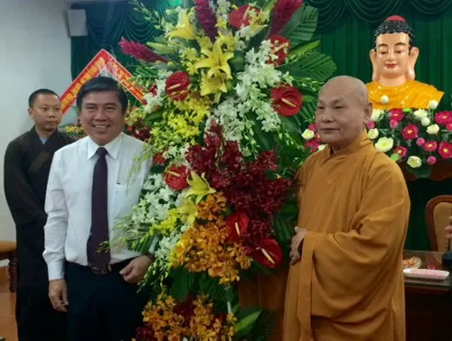 Phó Bí thư Thành ủy Nguyễn Thành Phong thăm các cơ sở Phật giáo nhân Đại lễ Phật đản 