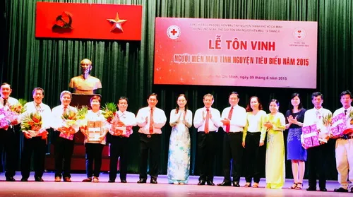 Tôn vinh người hiến máu tình nguyện tiêu biểu năm 2015 
