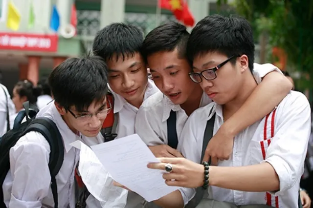 Ngày đầu kì thi tuyển sinh lớp 10: “Sự vô cảm của giới trẻ” vào đề thi 