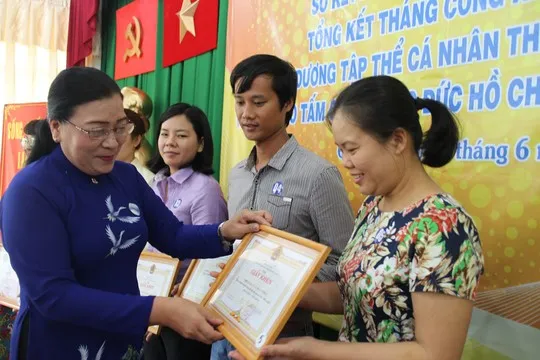 Tuyên dương 48 đơn vị tổ chức tốt Tháng công nhân 2015