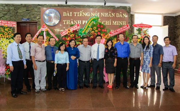 Phó Bí thư thường trực Thành ủy Võ Văn Thưởng thăm, chúc mừng Đài TNND TP nhân ngày 21/6