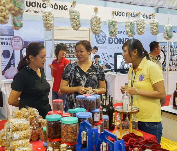 Khai mạc hội chợ triển lãm “tôn vinh hàng việt 2015” ở TPHCM