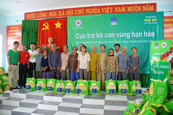 PVFCCo tặng 2.000 phần quà cho vùng hạn hán Nam Trung bộ