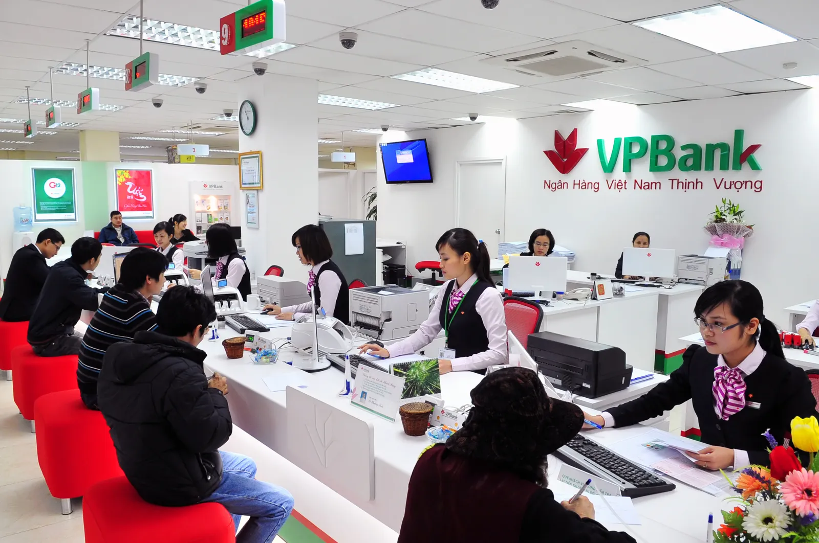 Ngân hàng đẩy mạnh lĩnh vực bán lẻ