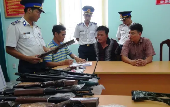 Bắt giữ đối tượng tàng trữ 15 khẩu súng săn không rõ nguồn gốc