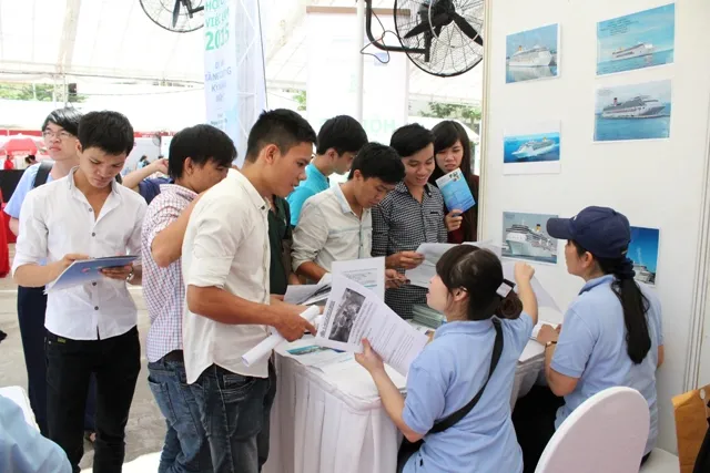 Nhiều cơ hội việc làm cho sinh viên tại Hội chợ việc làm 2015