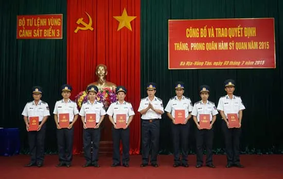 Vùng Cảnh sát biển 3 trao quyết định phong, thăng quân hàm sỹ quan