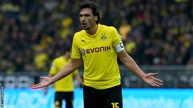 MU vỡ mộng sở hữu hậu vệ Hummels 