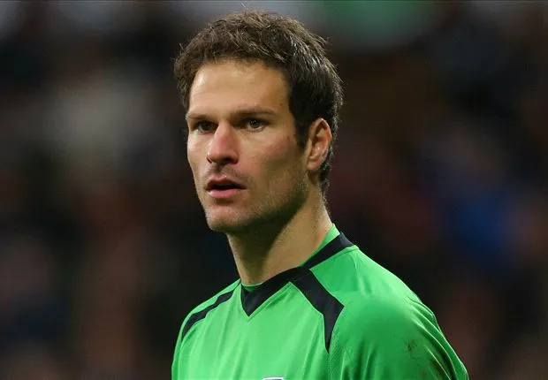 Chelsea chiêu mộ Begovic để thay thế Petr Cech