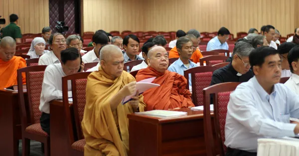 Bồi dưỡng kiến thức quốc phòng và an ninh cho chức sắc, nhà tu hành các tôn giáo