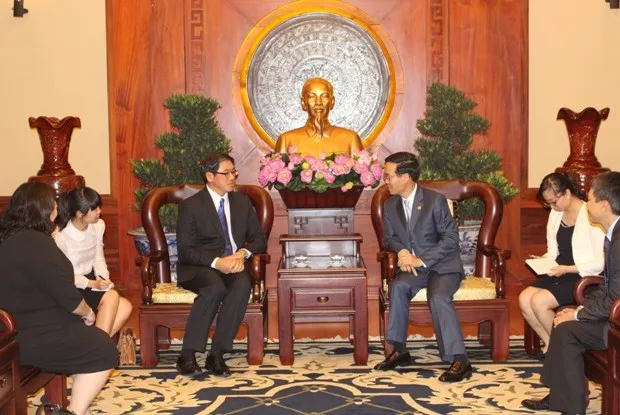 Lãnh đạo thành phố tiếp Đại sứ Singapore