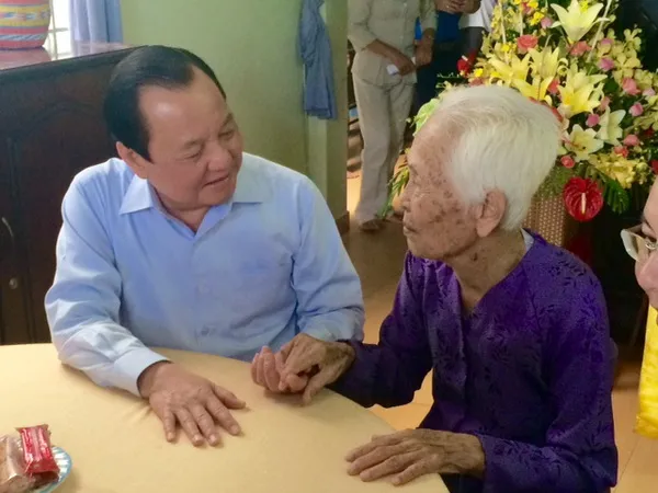 TPHCM thăm thương binh, bệnh binh và bà mẹ Việt Nam anh hùng