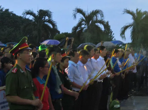 TP.HCM: Hơn 1.000 Đoàn viên, thanh niên thắp nến tri ân các anh hùng liệt sĩ