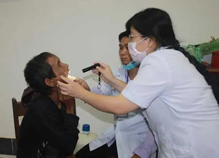 500 người dân huyện Sanxay được khám bệnh, phát thuốc miễn phí  