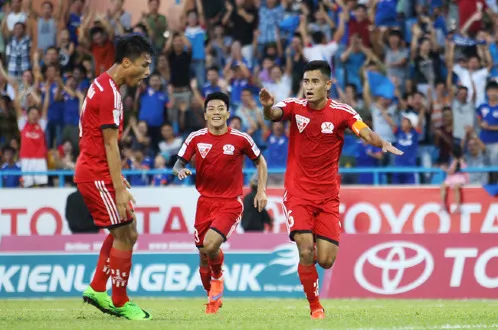 Thua đậm 0-3 trước Than Quảng Ninh, HAGL dậm chân cuối bảng