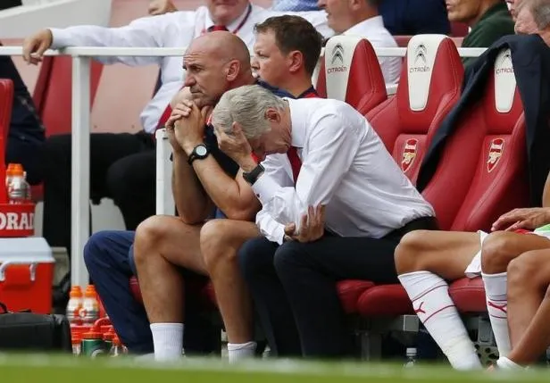 Arsenal thua sốc West Ham 0-2 ở trận ra quân