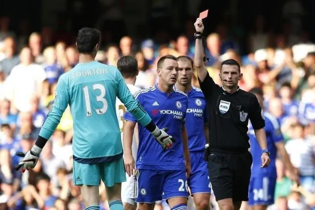 Chelsea kháng án chiếc thẻ đỏ của Courtois 