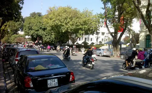 Đậu xe trái phép quy định, xử phạt ra sao?