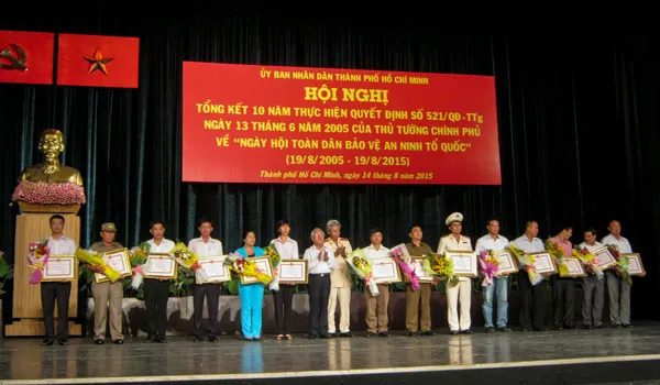 Phát huy vai trò của quần chúng trong công tác tham gia bảo vệ an ninh trật tự