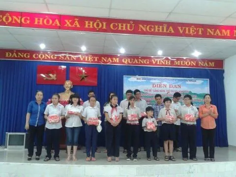 25 năm, 221.000 lượt học sinh, sinh viên  được trao học bổng Nguyễn Thị Minh Khai