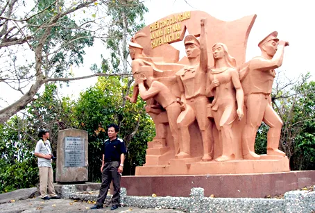 Điệp vụ CM12 - Vị ngọt tình quân, dân