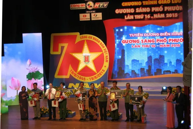  Những chiến sĩ tận tụy, quả cảm, mưu trí, vì nhân dân quên mình