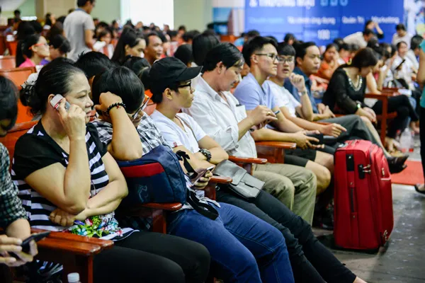 Ngày cuối xét tuyển nguyện vọng 1: Thí sinh, phụ huynh “căng” như dây đàn