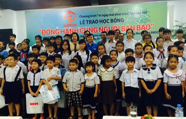 Trao hơn 200 suất hoc bổng cho học sinh vượt khó