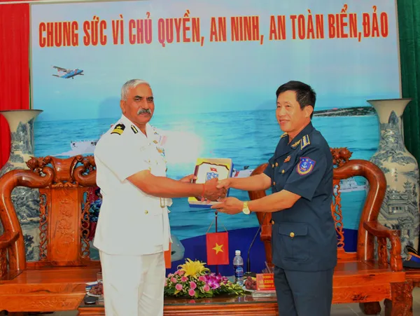 Tàu lực lượng bảo vệ bờ biển Ấn Độ thăm Bộ Tư lệnh Vùng Cảnh sát biển 3