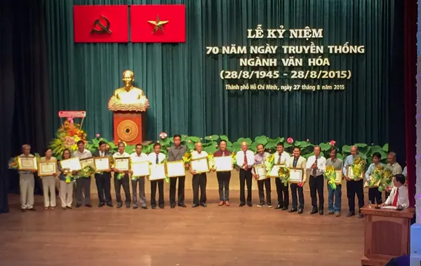 Phát triển văn hóa, đấu tranh chống lại những lệch lạc về văn hóa là trách nhiệm của toàn xã hội