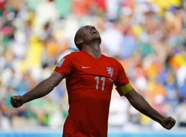 Robben thay Van Persie làm đội trưởng tuyển Hà Lan