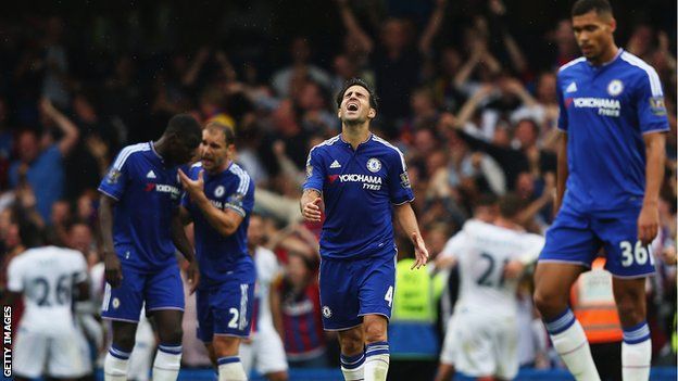 Chelsea và Liverpool cùng bại trận trên sân nhà
