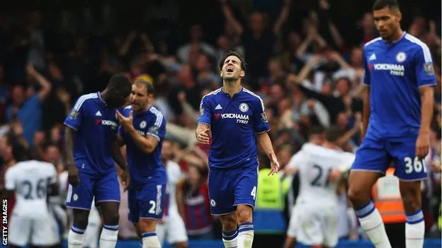Chelsea và Liverpool cùng bại trận trên sân nhà