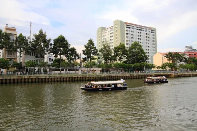 Du ngoạn trên dòng Nhiêu Lộc - Thị Nghè