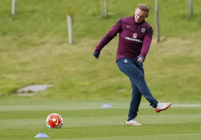 Rooney có 2 cơ hội phá kỷ lục ghi bàn của Bobby Charlton