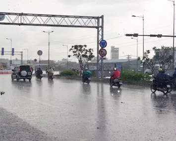 Thời tiết nóng ở phía Bắc và Miền Trung, Nam Bộ mưa nhiều