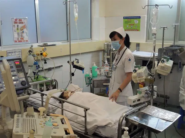 Bé 16 tháng tuổi trong vụ tai nạn trên cầu vượt Cây Gõ đã tử vong
