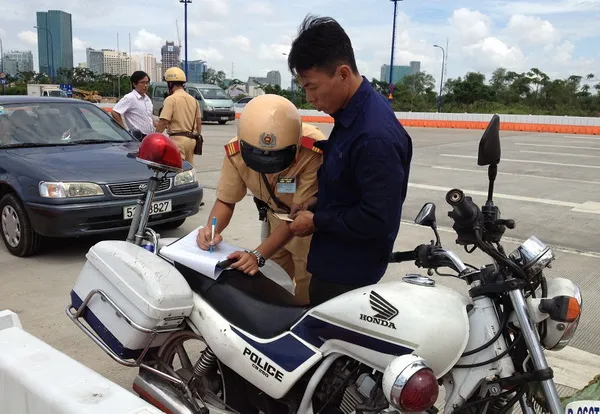 Tăng mức phạt = lập lại trật tự giao thông ?