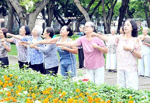 Khám bệnh và phát thuốc miễn phí trong “Tháng hành động vì người cao tuổi”